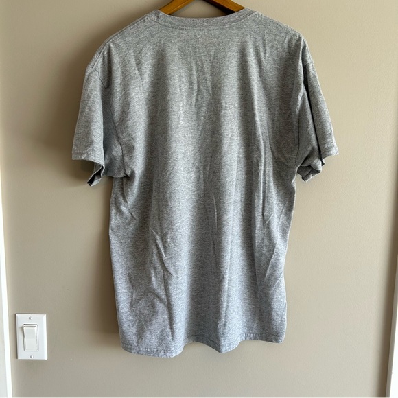 Cool Men’s Hanes T-shirt with logo on the front and plain back - Picture 3 of 10